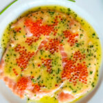 Tallrik med Beurre Blanc (smörsås) av Tina Nordström.