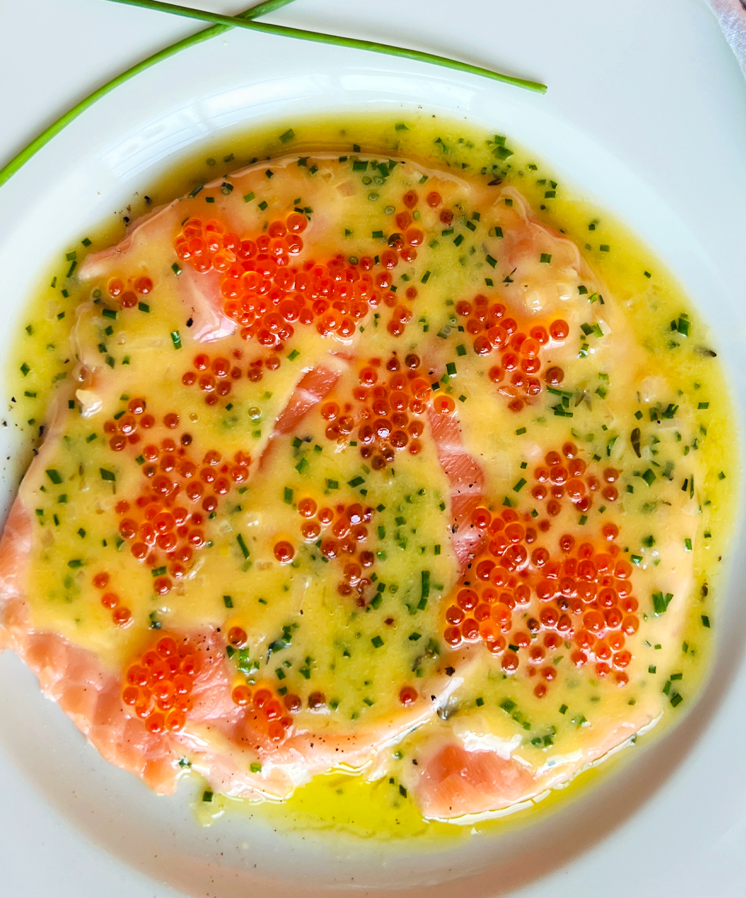 Tallrik med Beurre Blanc (smörsås) av Tina Nordström.