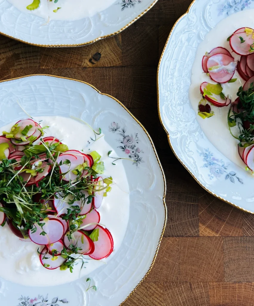 Sallad på rädisor och stracciatella - Tina Nordström